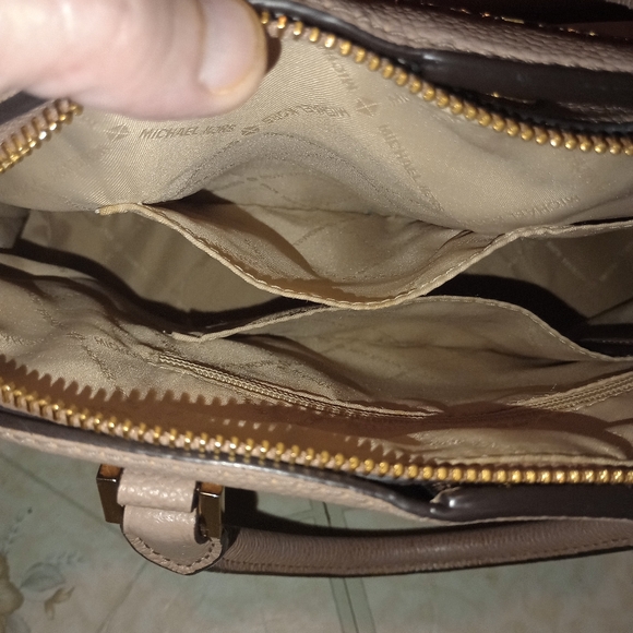 Michael kors Veronica Medium Saffiano Leather Dome Satchel with Matching Wallet - Picture 7 of 16